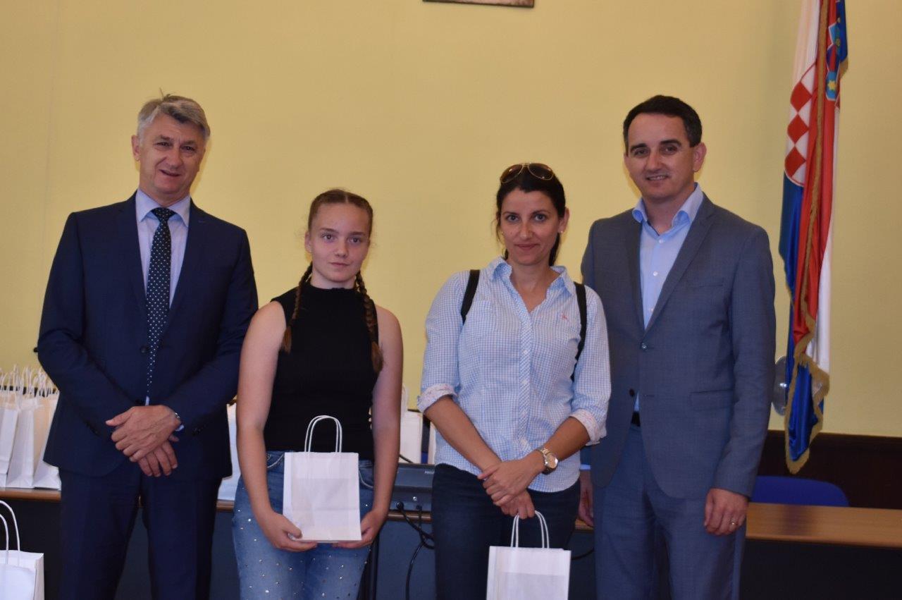 Prijem za nagrađivane učenike osnovnih i srednjh škola