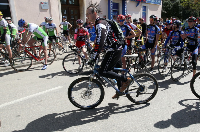 Zadar, 070413.
Branimirova obala.
U povodu Svjetskog dana zdravlja i u sklopu Zupanijskih dana 2013. godine, Tim za zdravlje Zadarske zupanije i Grad Nin organizirali su biciklijadu pod nazivom Od Branimira do Branimira na relaciji Zadar-Nin-Zadar u dulj Zadar, 070413.
Branimirova obala.
U povodu Svjetskog dana zdravlja i u sklopu Zupanijskih dana 2013. godine, Tim za zdravlje Zadarske zupanije i Grad Nin organizirali su biciklijadu pod nazivom Od Branimira do Branimira na relaciji Zadar-Nin-Zadar u dulj
