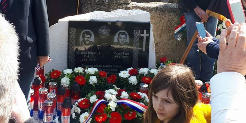 Otkriveno spomen obilježje poginulim braniteljima Mladenu Bugariji i Venciju Šari