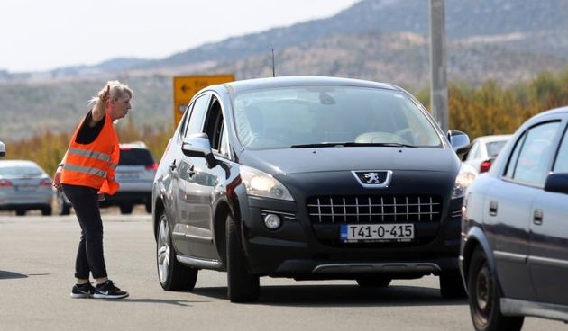 Zbog požara zatvorena autocesta A1 kod Pirovca: Neki vozači se okretali i vozili u suprotnom smjeru