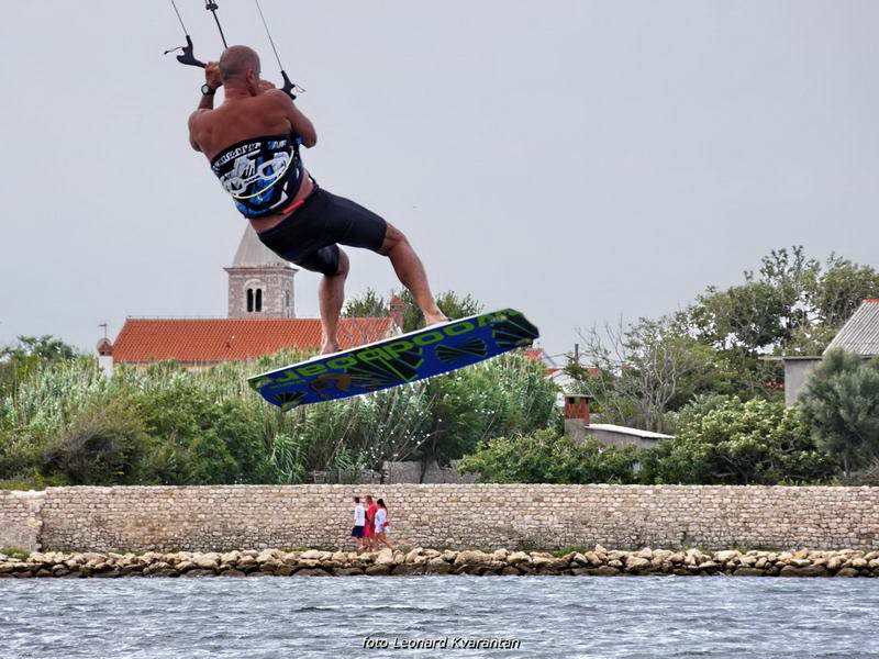 Kite surferi guštaju u Ninu