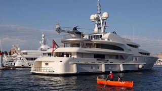 Zadar, 110711.
Luksuzna jahta Anna dugacka 67 metara  u vecernjim satima uplovila je u Zadarsku luku.Na sebi nosi i helikopter.
Foto : Vladimir Ivanov / CROPIX