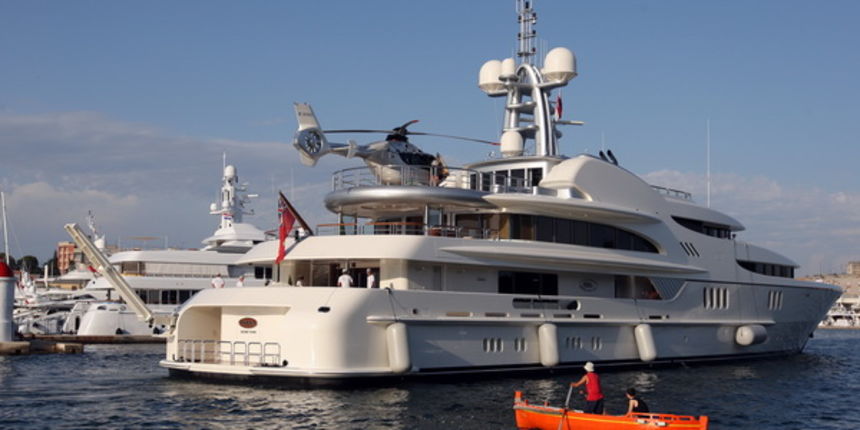 Zadar, 110711.
Luksuzna jahta Anna dugacka 67 metara  u vecernjim satima uplovila je u Zadarsku luku.Na sebi nosi i helikopter.
Foto : Vladimir Ivanov / CROPIX