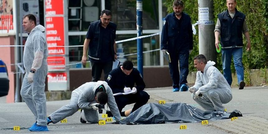 U jutro oko 7.55 sati, u Glavnoj ulici u Sesvetama ubijen je muskarac. Policija obavlja ocevid na mjestu ubosjtva. Photo: Marko Prpic/PIXSELL U jutro oko 7.55 sati, u Glavnoj ulici u Sesvetama ubijen je muskarac. Policija obavlja ocevid na mjestu ubosjtva. Photo: Marko Prpic/PIXSELL