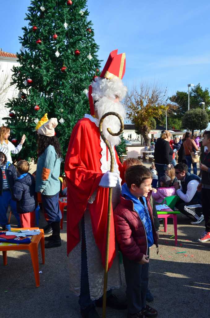 Vir: Druženje virske djece sa Svetim Nikolom Vir: Druženje virske djece sa Svetim Nikolom