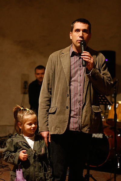 Izložba fotografija Ive Pervana i Mladena Radolovića Mrlje u crkvi SV.Donata Izložba fotografija Ive Pervana i Mladena Radolovića Mrlje u crkvi SV.Donata