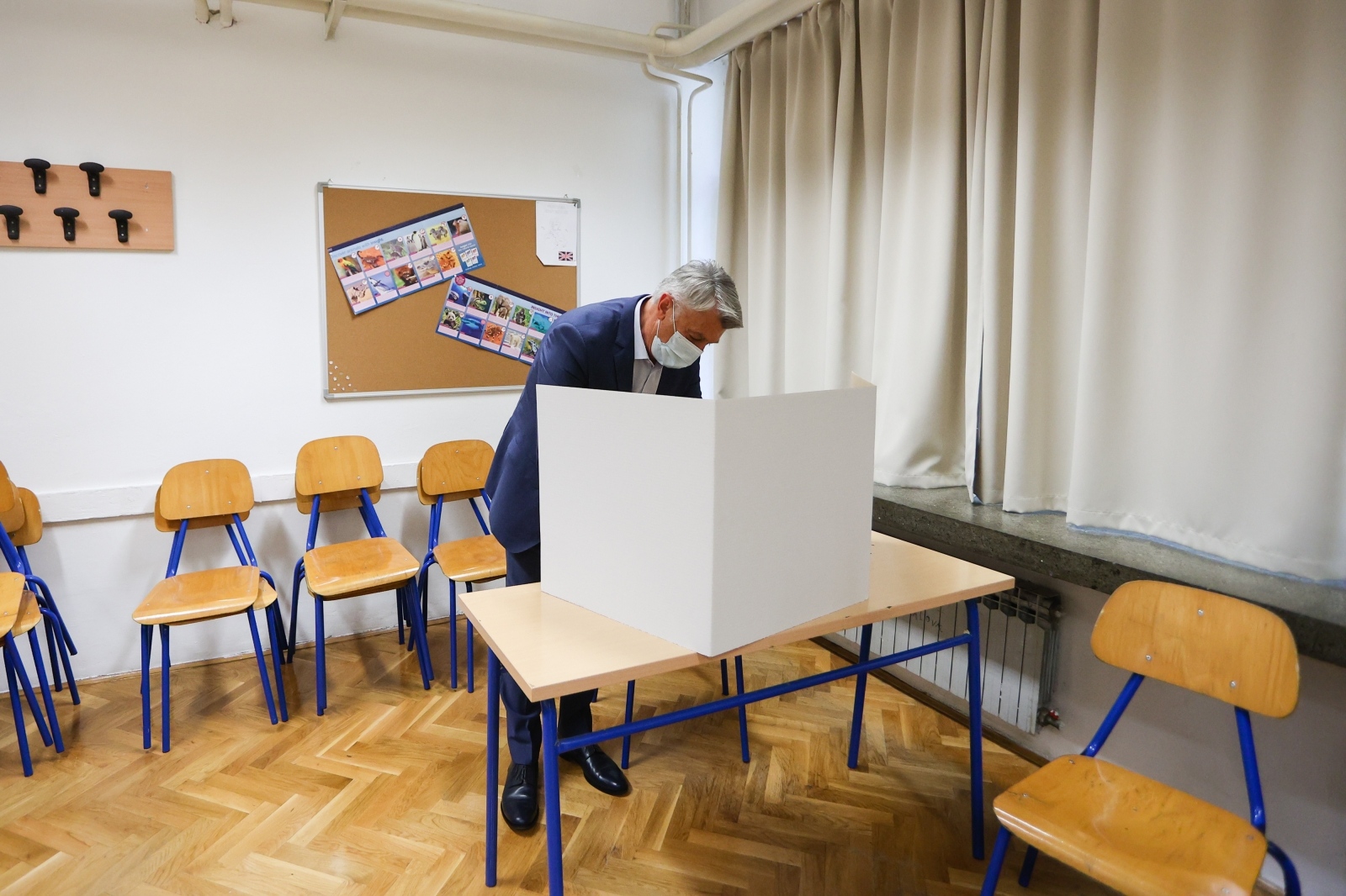 Kandidat za gradonačelnika Marko Vučetić i kandidat za župana Božidar Longin izašli na birališta Kandidat za gradonačelnika Marko Vučetić i kandidat za župana Božidar Longin izašli na birališta