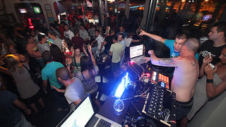 Brandon Morales u Maraschino baru (foto:Saša Čuka) Brandon Morales u Maraschino baru (foto:Saša Čuka)