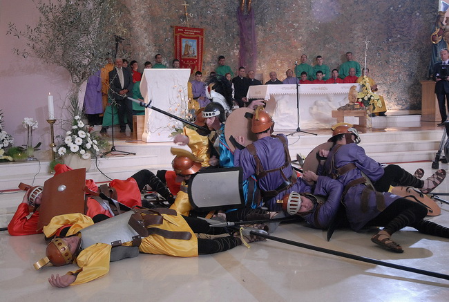 Metkovic, 050410.
Festival zudija, cuvara Kristova groba, u zupi sv. Nikole u Metkovicu.
Jubilarni deseti po redu vodicki festival Zudija Metkovic 2010, ove je godine odrzan u zupi Svetog Nikole na desnoj strani grada Metkovica uz sudjelovanje 24 skupine Metkovic, 050410.
Festival zudija, cuvara Kristova groba, u zupi sv. Nikole u Metkovicu.
Jubilarni deseti po redu vodicki festival Zudija Metkovic 2010, ove je godine odrzan u zupi Svetog Nikole na desnoj strani grada Metkovica uz sudjelovanje 24 skupine