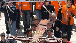 Zadar, 080510.
Zadar je domacin Susreta katolicke mladezi 2010. 
Susret ce trajati dva dana a u njemu ce sudjelovati preko 30.000 mladih iz Hrvatske i svijeta. 
Na slici: procesija s krizem od centra grada do sprtskog centra Visnjik gdje ce se sluziti mis