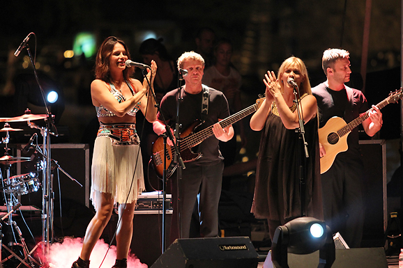 Severina na Ponton Festivalu, 30. srpnja (foto:Saša Čuka) Severina na Ponton Festivalu, 30. srpnja (foto:Saša Čuka)