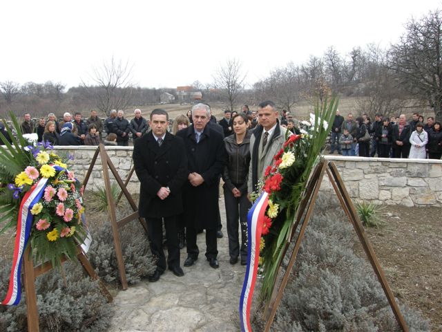 Polaganje vijenaca u spomen na žrtve Medviđe Polaganje vijenaca u spomen na žrtve Medviđe