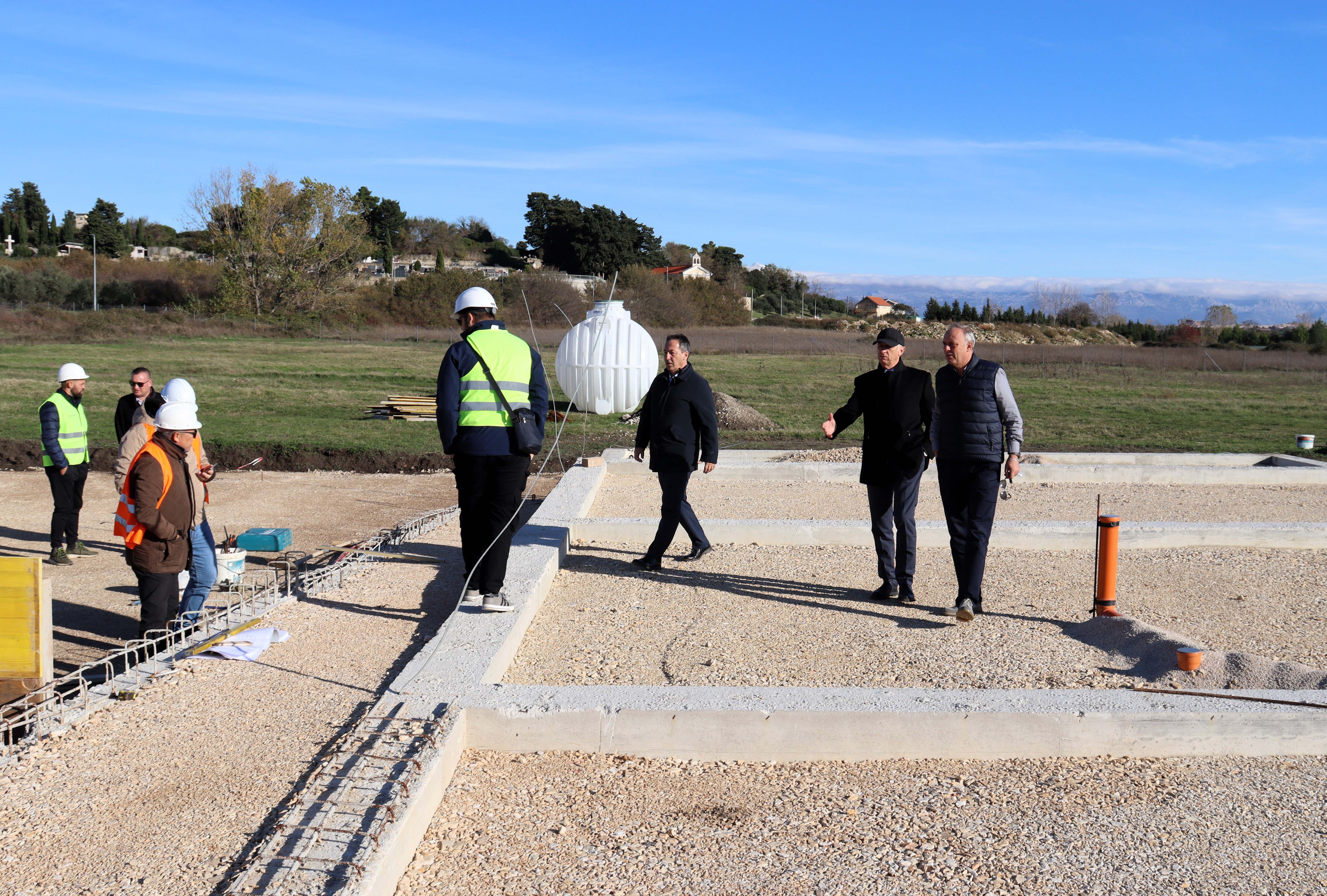 Obilazak azila na Bokanjcu i Poljoprivredno-edukacijskog centra u Zemuniku Obilazak azila na Bokanjcu i Poljoprivredno-edukacijskog centra u Zemuniku