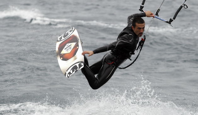 Zadar, 210310
U organizaciji Kluba jedrenja na dasci Spinaker, u Zadru ce se od 1. do 5. travnja odrzati medjunarodna kiteboarding regata Zadar Open 2010. Danas je odrzana proba za nadolazecu regatu.
Foto: Jure Miskovic / CROPIX