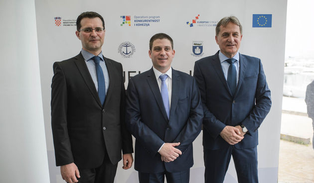 Ministar Oleg Butković potpisao ugovore za izgradnju trajektne luke Tkon i sanaciju luka Turanj, Mandre i Petrčane