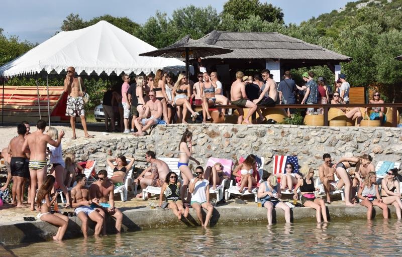 U Tisnom na lokaciji The Garden otvoren Love International festival koji privlači mlade iz cijele Europe