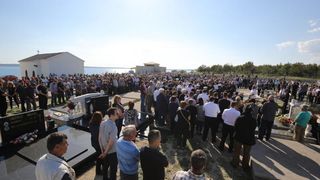 Mirko Miočić ispraćen na posljednji počinak na mjesnom groblju u Rtini Mirko Miočić ispraćen na posljednji počinak na mjesnom groblju u Rtini