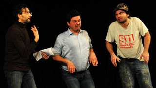 Zadar, 21.01.2013. snimio: Nenad Marčev
TEATAR EXIT, Zagreb
Saša Anočić
KAUBOJI
redatelj: Saša Anočić
igraju: Živko Anočić, Matija Antolić,
Hrvoje Barišić, Krunoslav Klabučar,
Rakan Rushaidat, Radovan Ruždjak i Ivana Rushaidat
izvan pre Zadar, 21.01.2013. snimio: Nenad Marčev
TEATAR EXIT, Zagreb
Saša Anočić
KAUBOJI
redatelj: Saša Anočić
igraju: Živko Anočić, Matija Antolić,
Hrvoje Barišić, Krunoslav Klabučar,
Rakan Rushaidat, Radovan Ruždjak i Ivana Rushaidat
izvan pre