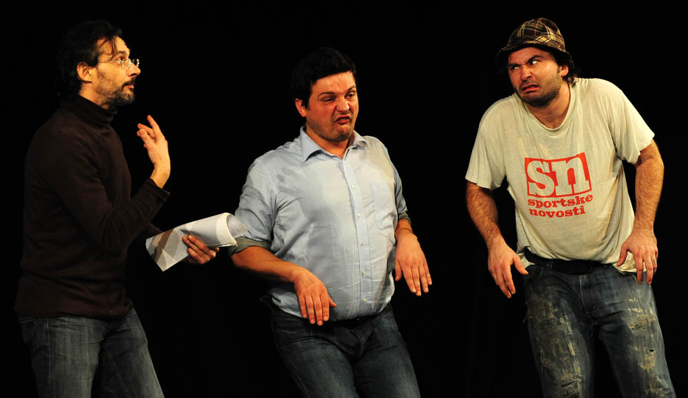 Zadar, 21.01.2013. snimio: Nenad Marčev
TEATAR EXIT, Zagreb
Saša Anočić
KAUBOJI
redatelj: Saša Anočić
igraju: Živko Anočić, Matija Antolić,
Hrvoje Barišić, Krunoslav Klabučar,
Rakan Rushaidat, Radovan Ruždjak i Ivana Rushaidat
izvan pre Zadar, 21.01.2013. snimio: Nenad Marčev
TEATAR EXIT, Zagreb
Saša Anočić
KAUBOJI
redatelj: Saša Anočić
igraju: Živko Anočić, Matija Antolić,
Hrvoje Barišić, Krunoslav Klabučar,
Rakan Rushaidat, Radovan Ruždjak i Ivana Rushaidat
izvan pre