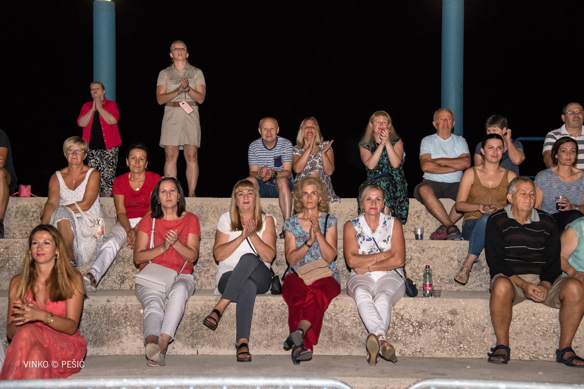 Zorica Kondža i klapa Cambi @ bazen Ilirije u Biogradu