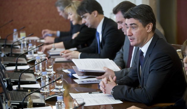 Zagreb, 020212.
Vlada, Banski dvori.
Sjednica vlade.
Na otvorenom dijelu seste sjednice Vlada Republike Hrvatske raspravlja se o Prijedlogu programa za preuzimanje i provedbu pravne stecevine EU za ovu godinu te Nacrtu prijedloga plana uskladjivanja hrvat