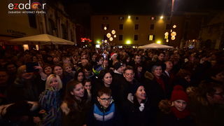 Tisuće Zadrana uživalo na krcatom Narodnom trgu i Tgu Petra Zoranića uz Tomislava Bralića i klapu Intrade Tisuće Zadrana uživalo na krcatom Narodnom trgu i Tgu Petra Zoranića uz Tomislava Bralića i klapu Intrade