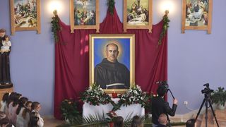 Zadarski nadbiskup Puljić predvodio svetu misu u Kistanjama povodom obilježavanja obljetnice proglašenja blaženim Serafina Kodića Zadarski nadbiskup Puljić predvodio svetu misu u Kistanjama povodom obilježavanja obljetnice proglašenja blaženim Serafina Kodića