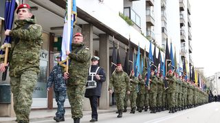 Mimohod pripadnika OSRH i MUP-a s ratnim zastavama povodom 30. obljetnice VRO Maslenica Mimohod pripadnika OSRH i MUP-a s ratnim zastavama povodom 30. obljetnice VRO Maslenica