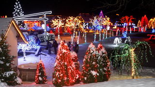 Cazma, 161209.
Grabovnica pokraj Cazme – Bozicna prica obitelji Salaj.
Zlatko Salaj ukrasio je i ove godine cijelo imanje s oko 1 milijun lampica. 
Za posjetitelje ce imanje biti otvoreno od subote 19.12. – 06. sijecnja od 17 h -21h.
Foto: Goran Mehkek /