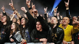 Zagreb, 160510.
Hipodrom.
Koncert heavy metal grupe Metallica.
Na slici: Publika.
Foto: Boris Kovacev / CROPIX