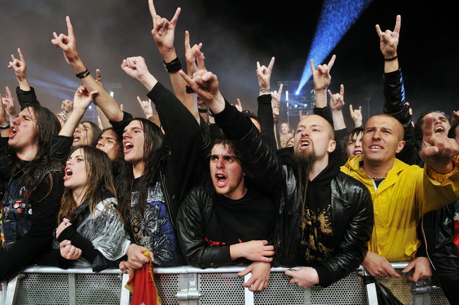 Zagreb, 160510.
Hipodrom.
Koncert heavy metal grupe Metallica.
Na slici: Publika.
Foto: Boris Kovacev / CROPIX