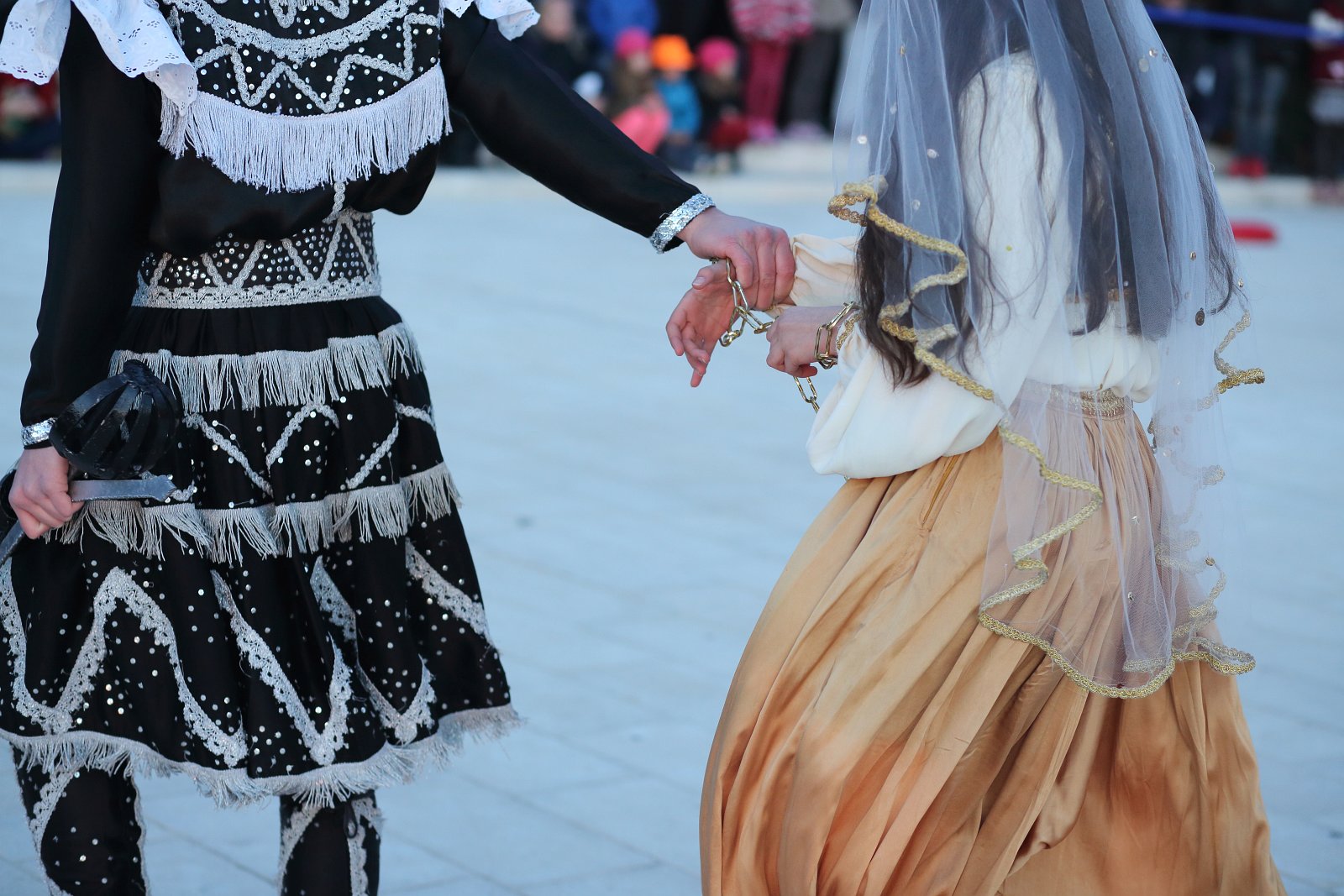 HGD Sv. Cecilija izvelo korčulanski viteški ples “Moreška” na Pozdravu suncu