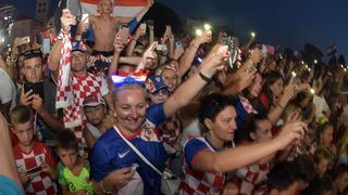 Zadrani na Forumu priredili spektakularan doček za svoje Vatrene Zadrani na Forumu priredili spektakularan doček za svoje Vatrene