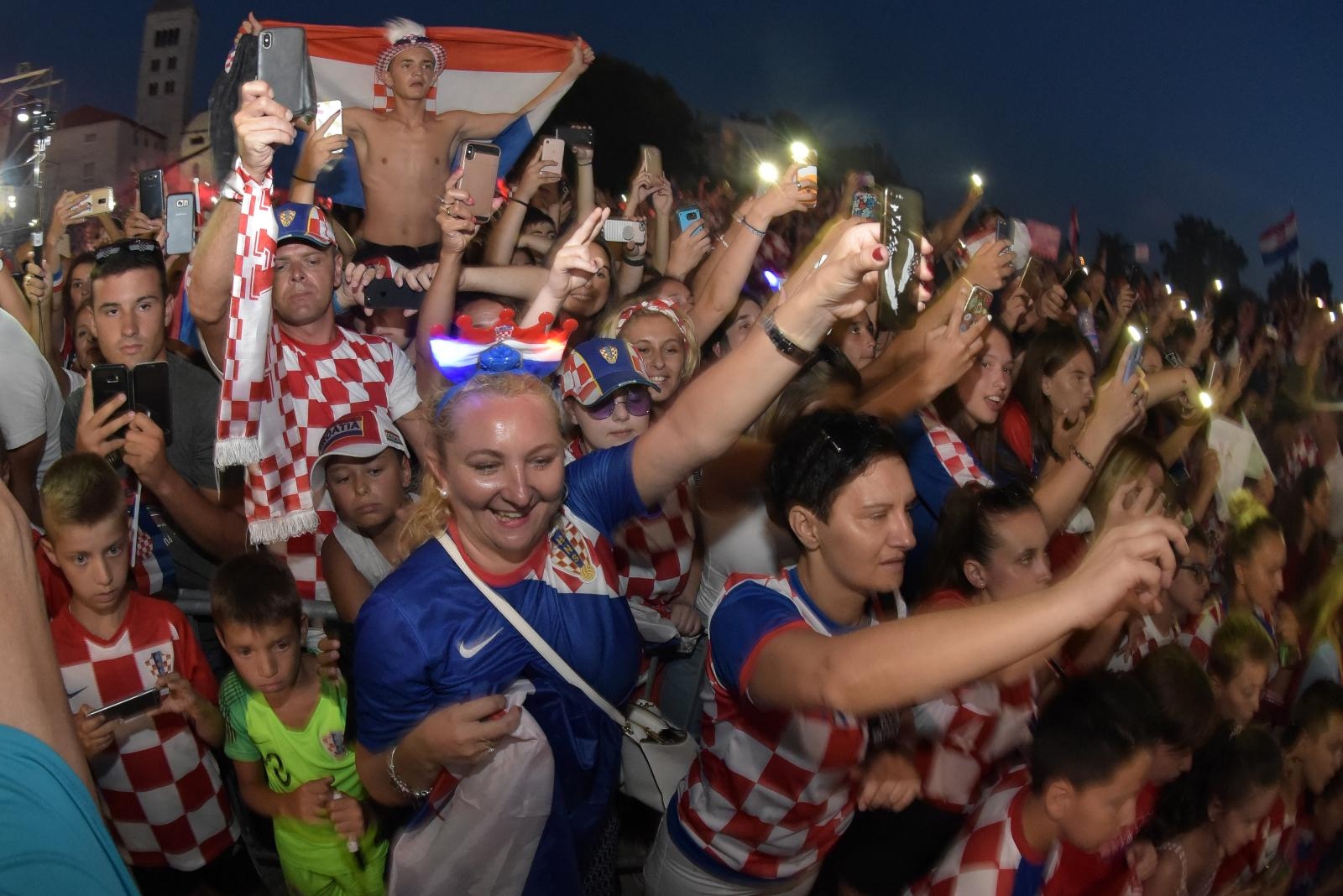 Zadrani na Forumu priredili spektakularan doček za svoje Vatrene Zadrani na Forumu priredili spektakularan doček za svoje Vatrene