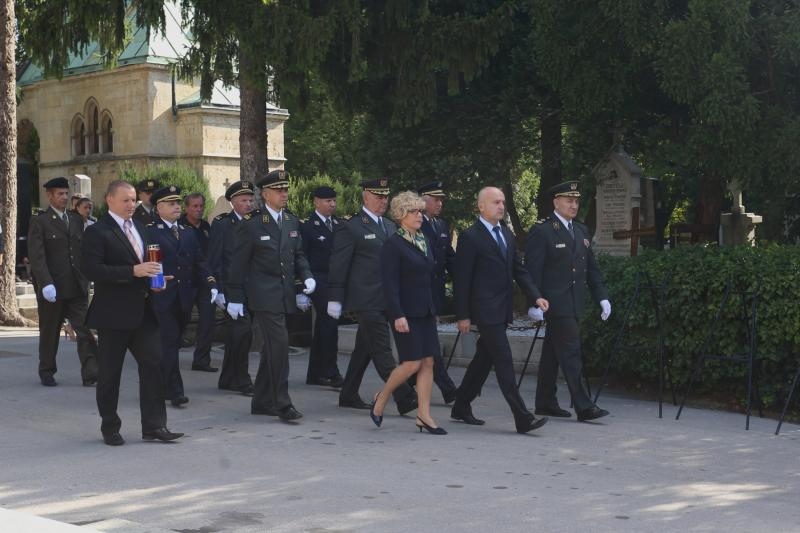 Mirogoj, Predrag Matic, polaganje vijenaca, Gordana Sobol, Drago Lovric, Dan domovinske zahvalnosti Mirogoj, Predrag Matic, polaganje vijenaca, Gordana Sobol, Drago Lovric, Dan domovinske zahvalnosti