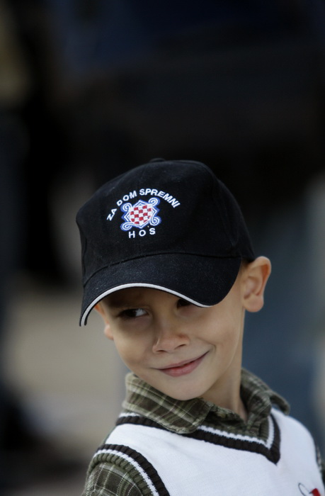 Skabrnja, 181111.
20. obljetnica stradanja Skabrnje. U Skabrnji je uz govore na trgu ispred crkve odrzano i polaganje vijenaca na groblju.
Foto: Jure Miskovic / CROPIX Skabrnja, 181111.
20. obljetnica stradanja Skabrnje. U Skabrnji je uz govore na trgu ispred crkve odrzano i polaganje vijenaca na groblju.
Foto: Jure Miskovic / CROPIX