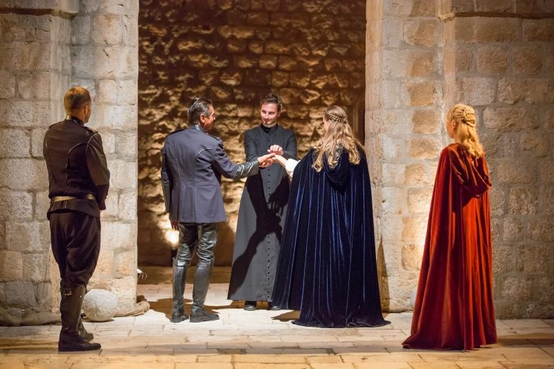 Povodom obiljezavanja 400. godina smrti Williama Shakespearea premijerno je izveden Othello, tragedija Williama Shakespearea u režiji Ivice Boban i s Draganom Despotom kao Othellom