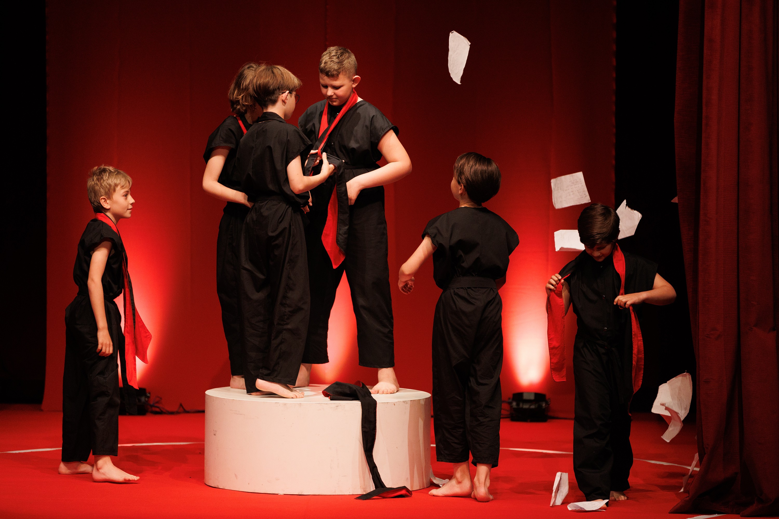 Igrajmo se: Zabranjeno mlađima od 15 strana A