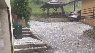 ogledajte posljedice olujnog nevremena koje je zahvatilo pet županija ogledajte posljedice olujnog nevremena koje je zahvatilo pet županija