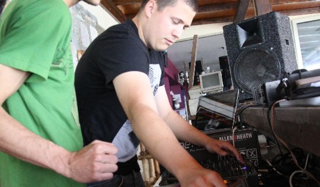 DJ Ivan Komlinovic u Medussa baru