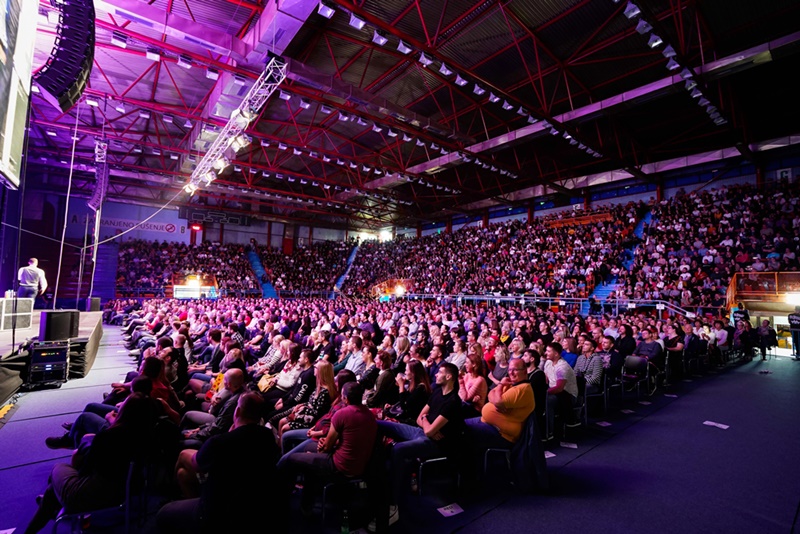 Stand up comedy večer: Ivan Šarić u Domu sportova Stand up comedy večer: Ivan Šarić u Domu sportova