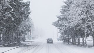 Đir snijegom prekrivenim Gračacom, 25. siječnja 2021. Đir snijegom prekrivenim Gračacom, 25. siječnja 2021.