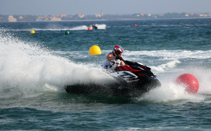 Vir: Slobodan trening na plaži Jadro pred utrke Alpe Adria Jest Ski Toura. Foto: Kažimir Škrbić/Virski list