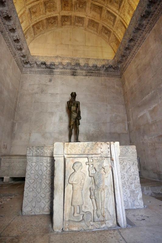 Jupiterov hram posvećen je bogu Jupiteru, glavnom božanstvu starih Rimljana