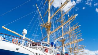 Velicanstveni jedrenjak Royal Clipper na Pozdravu suncu Velicanstveni jedrenjak Royal Clipper na Pozdravu suncu