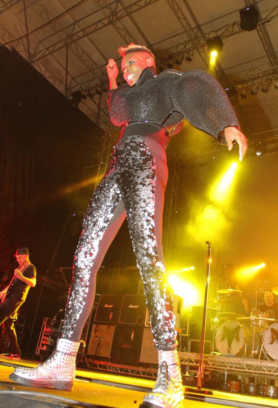 Skunk Anansie i Dubioza kolektiv oduševili nekoliko tisuća posjetitelja. Photo: Kristina Stedul Fabac/PIXSELL Skunk Anansie i Dubioza kolektiv oduševili nekoliko tisuća posjetitelja. Photo: Kristina Stedul Fabac/PIXSELL