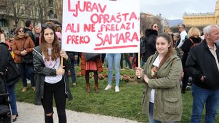 Prosvjed #spasime: Tomislavov trg u Zagrebu pun ljudi, došao i Plenković Prosvjed #spasime: Tomislavov trg u Zagrebu pun ljudi, došao i Plenković