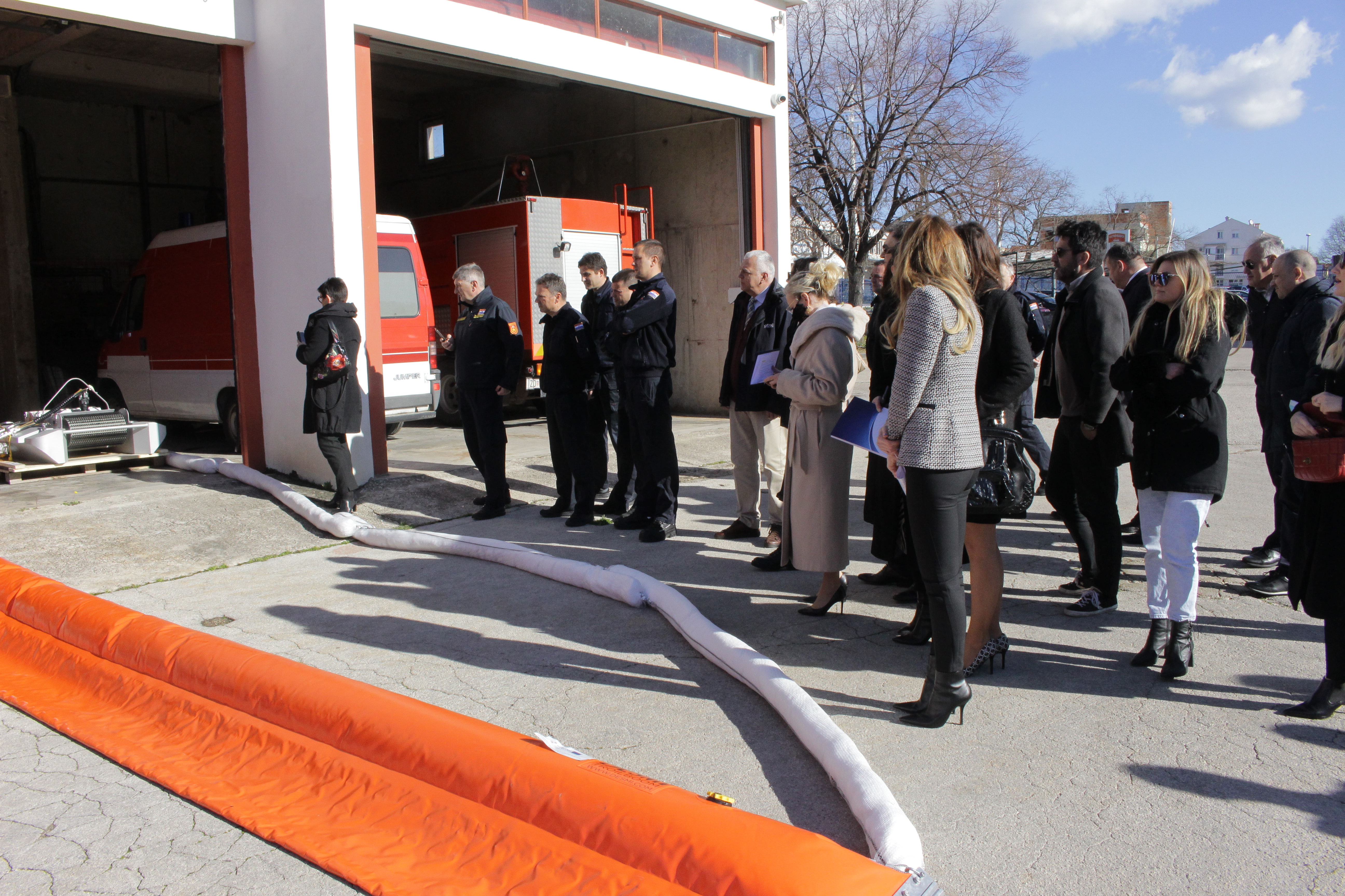 Vatrogasna zajednica Zadarske županije bogatija za opremu vrijednu preko 1,3 milijuna kuna Vatrogasna zajednica Zadarske županije bogatija za opremu vrijednu preko 1,3 milijuna kuna