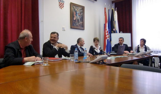 Na konferenciji u pu zadarskoj su bili prisutni dr. Josip Kraljić, županijski pročelnik za zadravstvo, Elis Žodan, glasnogovornik PU zadarske, Sandra Poljak Jurinčić, djelatnica Službe za prevenciju, Milivoj Dujela, predsjednik Matice umirovljenika Zadars