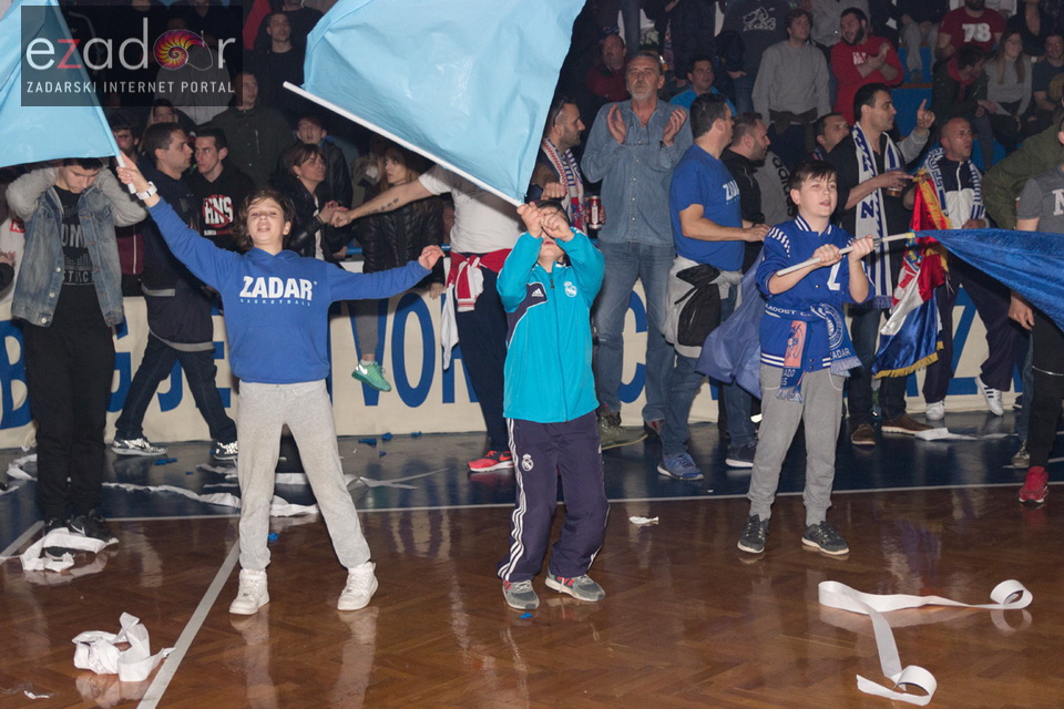 Humanitarno gledanje utakmice Zadar-Cibona (85-84) u Jazinama Humanitarno gledanje utakmice Zadar-Cibona (85-84) u Jazinama